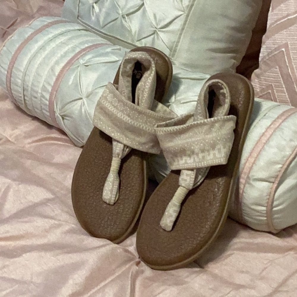 Sanuk Yoga Mat sandals gently worn